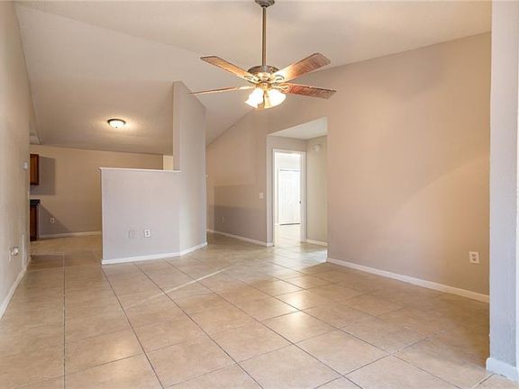 5th image of 445 Lake Daisy Dr