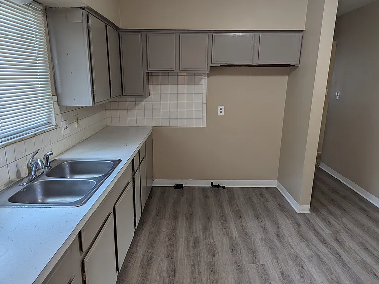 1237 Wyley Ave #1237 — Photo 2