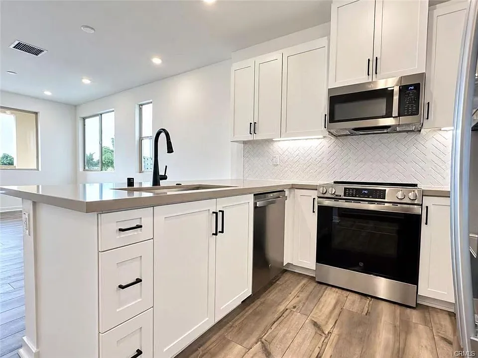 1313 N Pinecrest Paseo