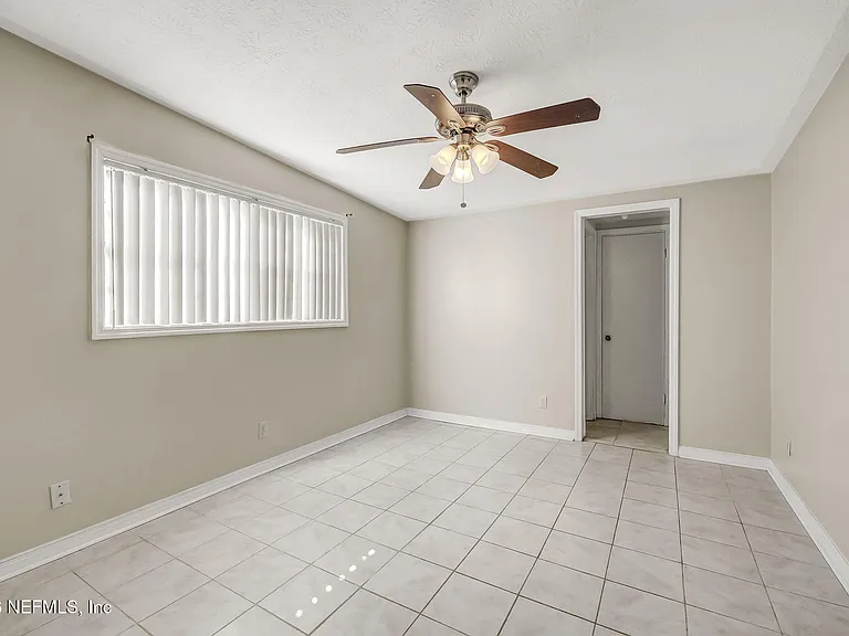 3223 Victoria Park Rd — Photo 18