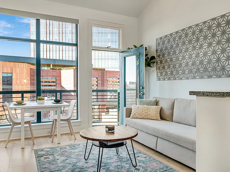 Fully furnished apartment! Pack your bags and move right in