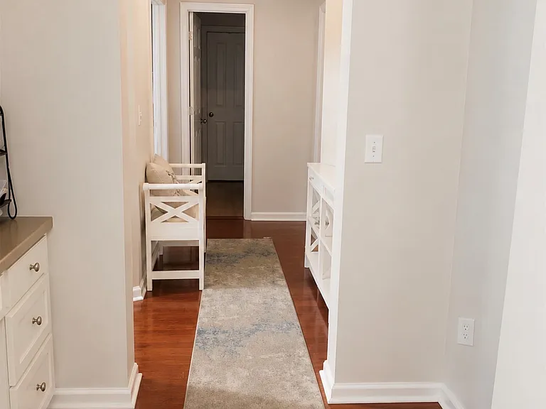 1077 Poplar St — Photo 8