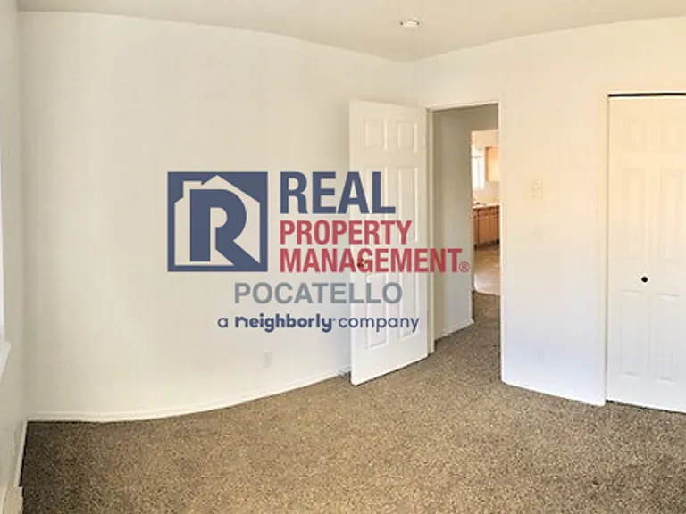 1120 E Poplar St — Photo 9