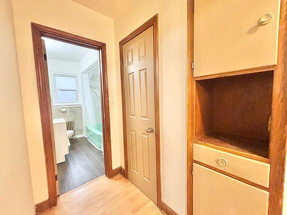 5th image of 136 Haig St #1