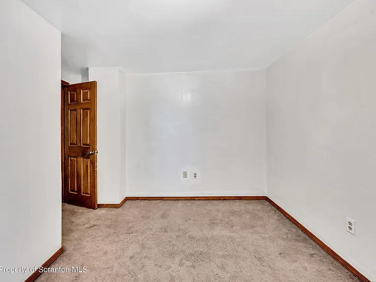 630 E Lackawanna Ave — Photo 17