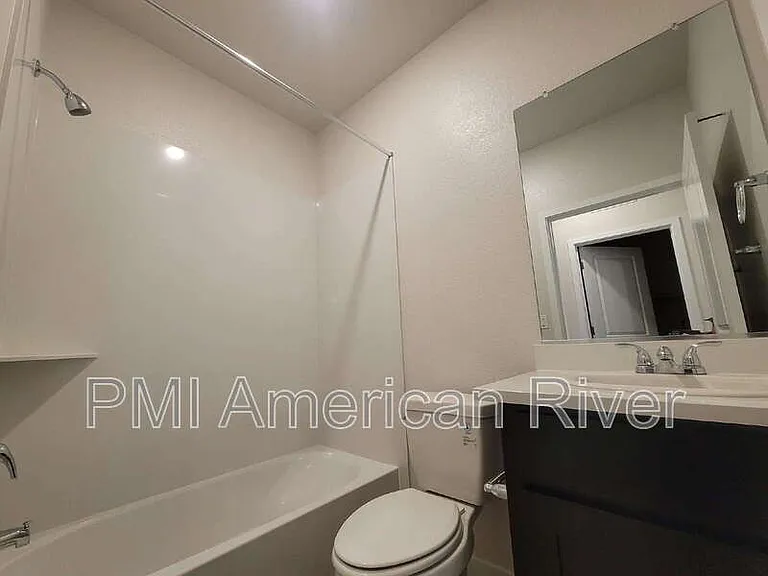 5033 Rialto Dr — Photo 14