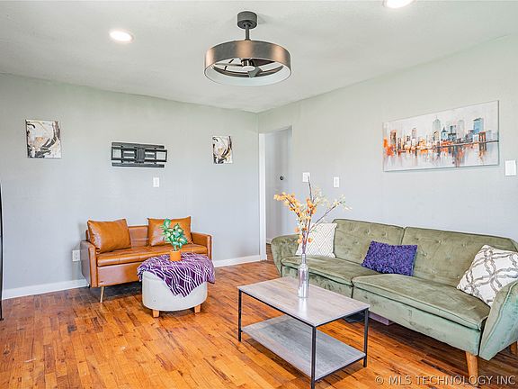 3rd image of 907 Stallard Rd