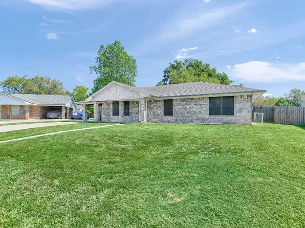 101 Sarah Ct, Collinsville, TX 76233
