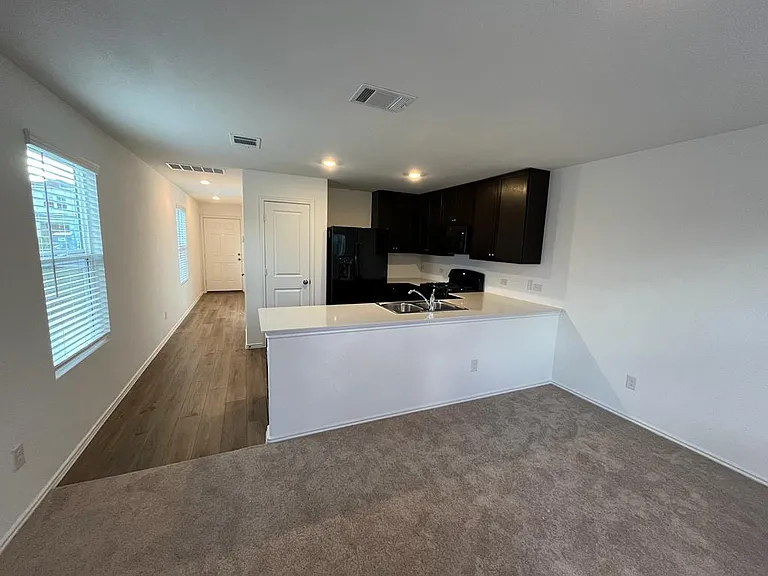 41 Trinity Cir #41 — Photo 6