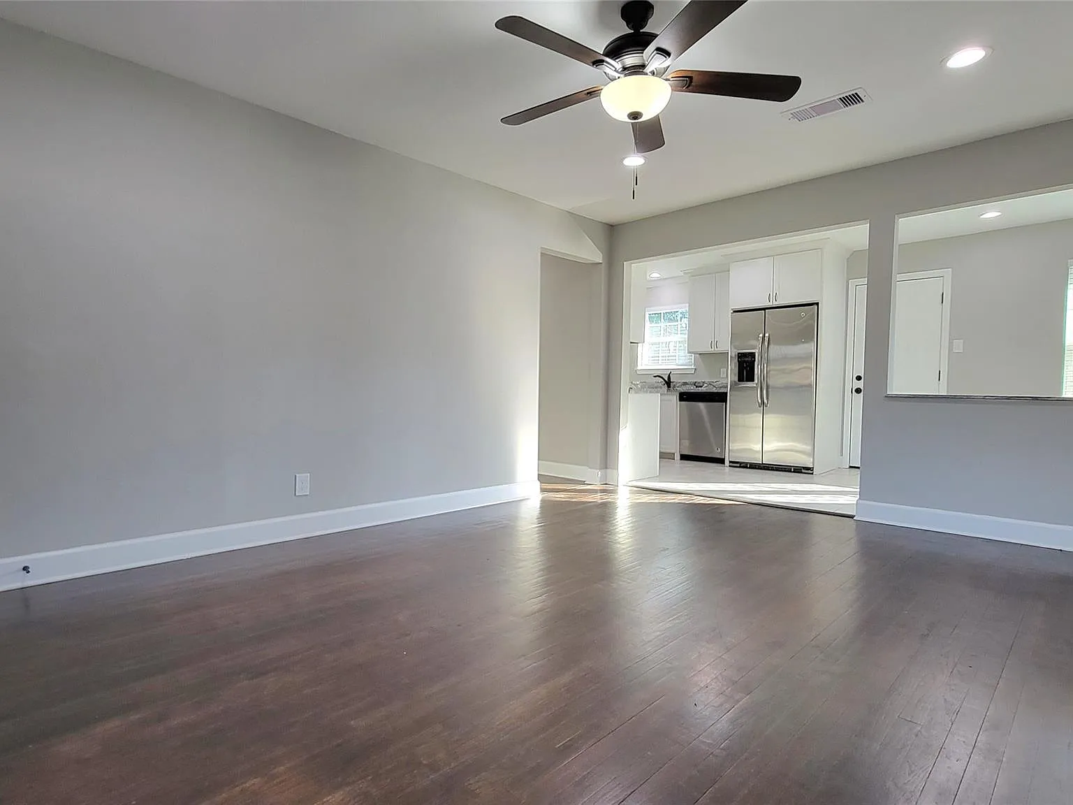 3 bed, 1.0 bath, 1143 sqft, $1,550 — Photo 4
