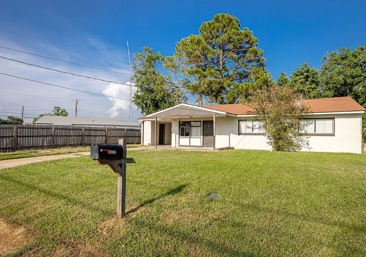 Cute 3 Bedroom Rental — Photo 1