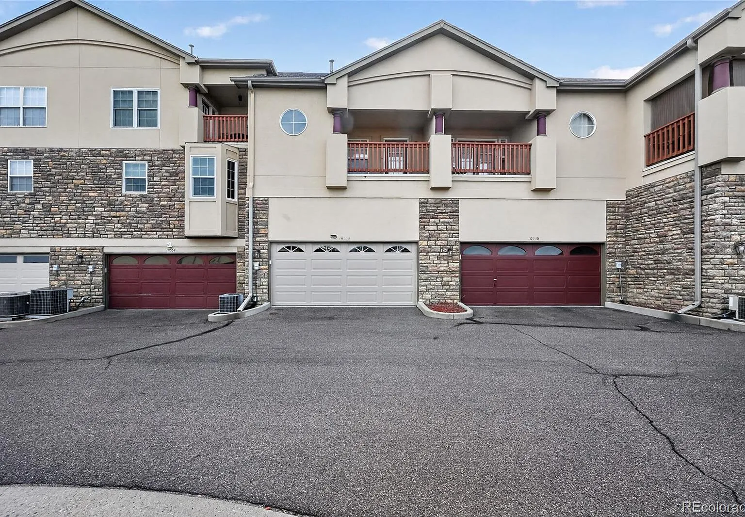 2 bed, 2.5 bath, 1490 sqft, $2,300 — Photo 3