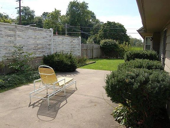 3rd image of 107 Oak Knolls Ave