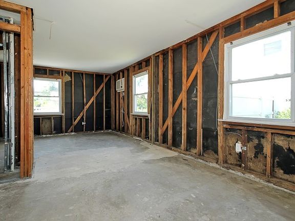 2nd image of 670 Barnes Ave