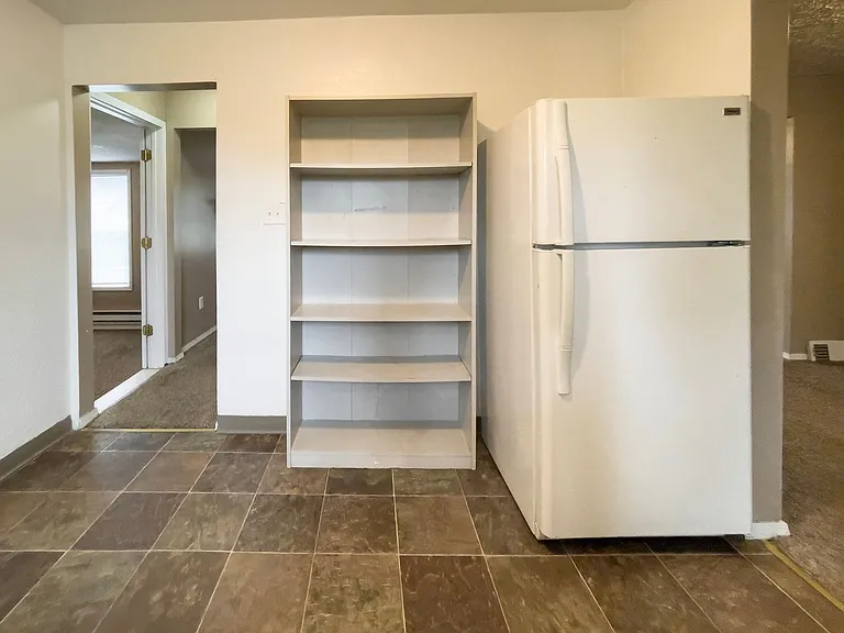 1512 N Woodridge Ave — Photo 25