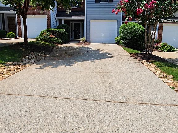 3rd image of 2474 Waverly Dr
