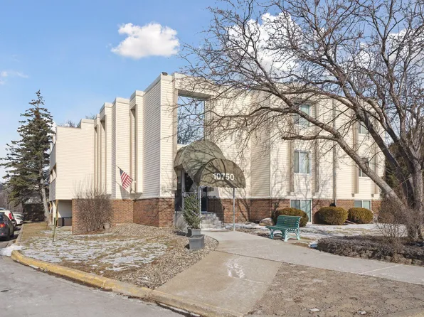 10750 Rockford Rd APT 211, Plymouth, MN 55442