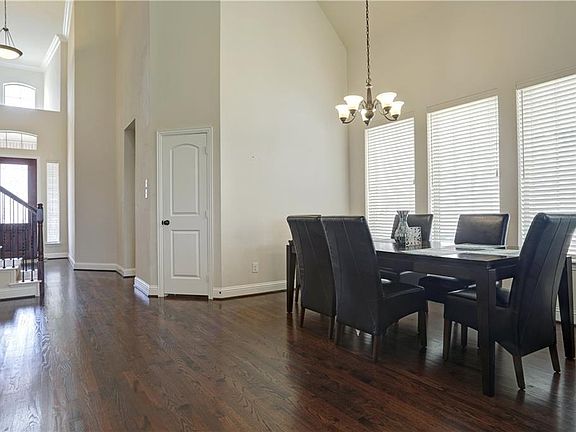 3rd image of 717 Auburn Ct