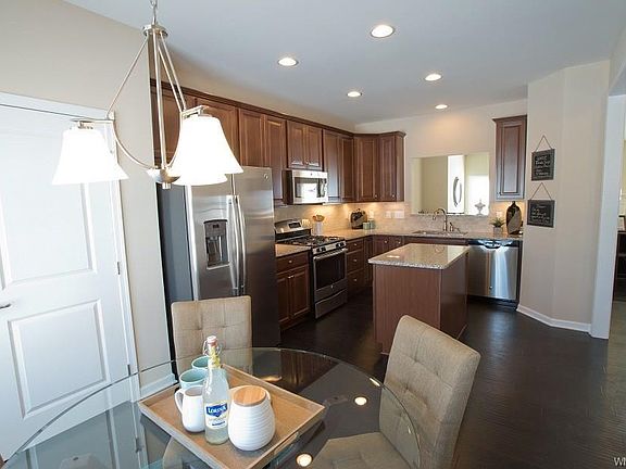 3rd image of 100 Crabapple Ln