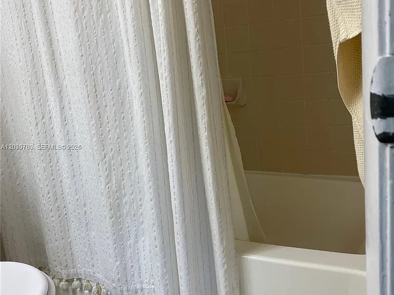 450 Palm Cir W #301 — Photo 12