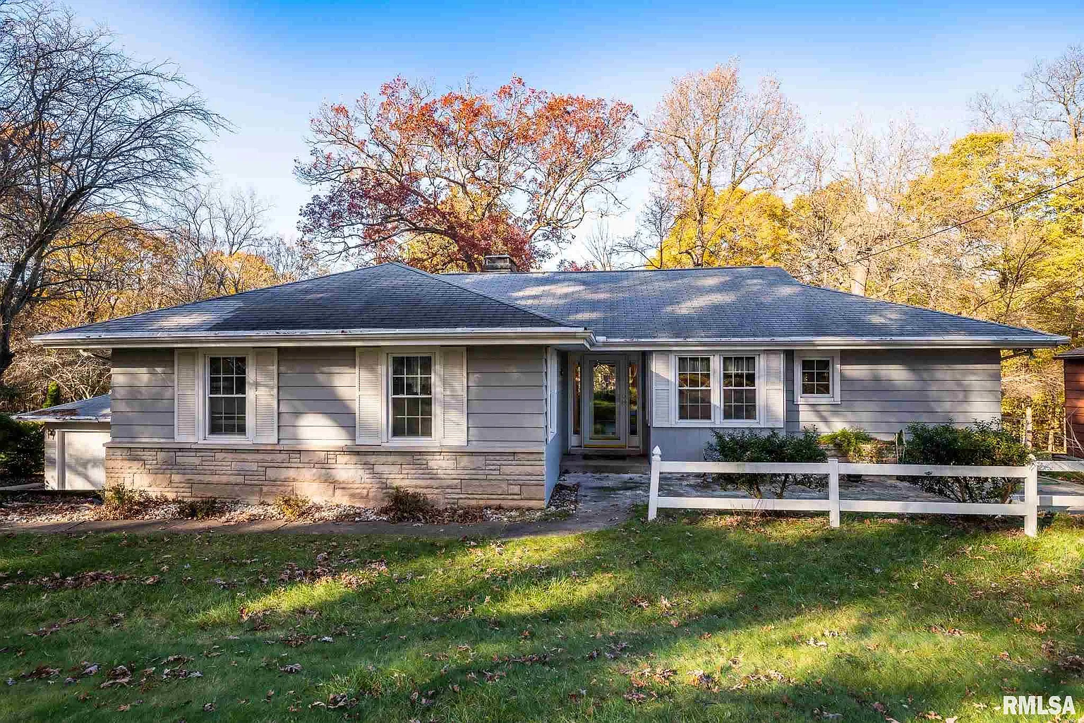 1805 E Maple Ridge Dr photo 1