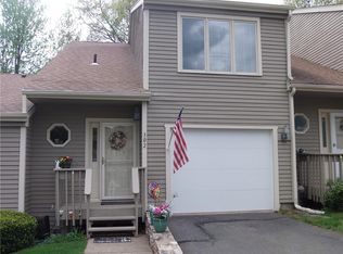 302 Songbird Ln, Southington, CT 06489