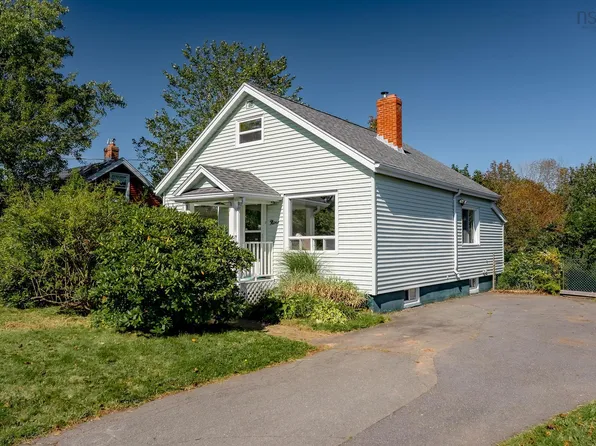 9 Chestnut Ln, Dartmouth, NS B2Y 3X1