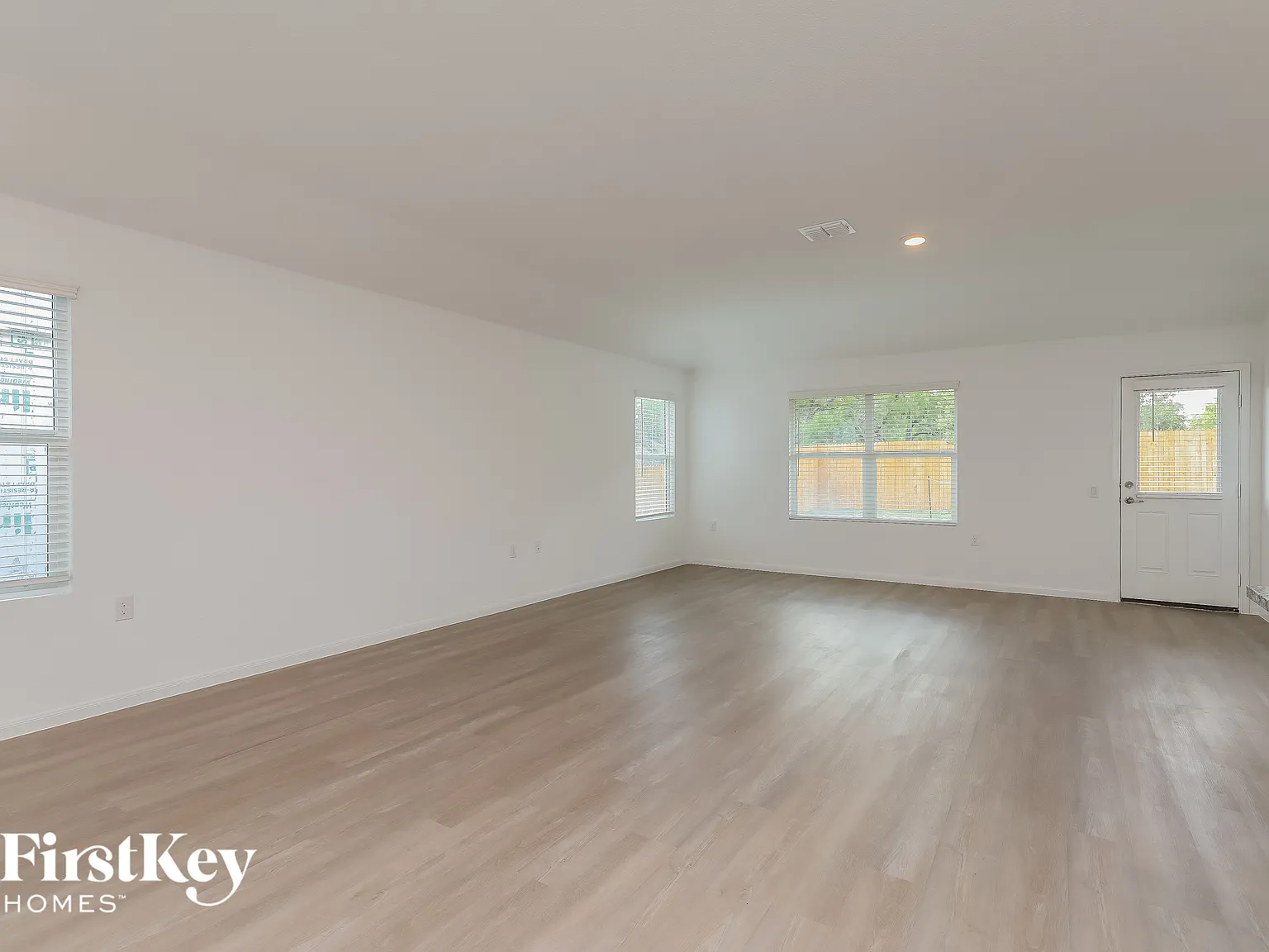 3 bed, 2.0 bath, 1910 sqft, $1,675 — Photo 2