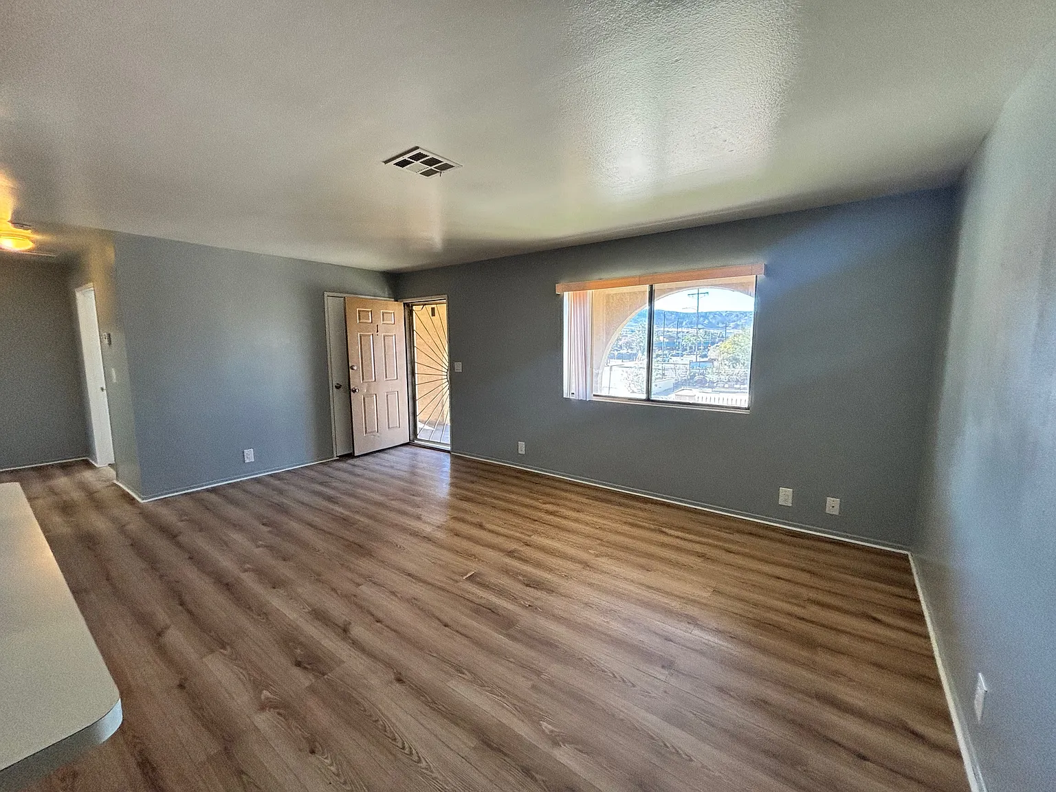 2 bed, 700 sqft, $1,999 — Photo 4