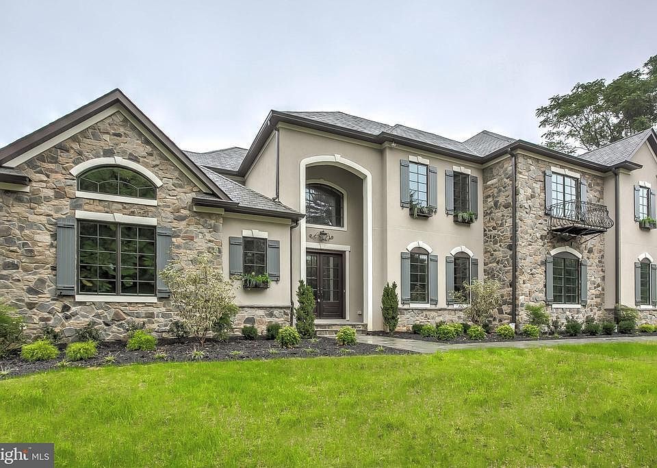 1st image of 2950 Woodvalley Dr