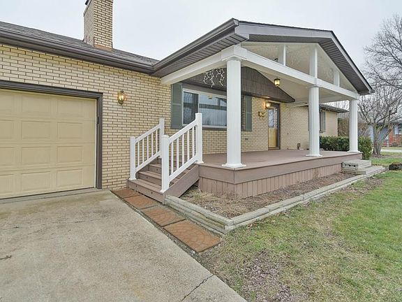 3rd image of 618 Dumont Ave