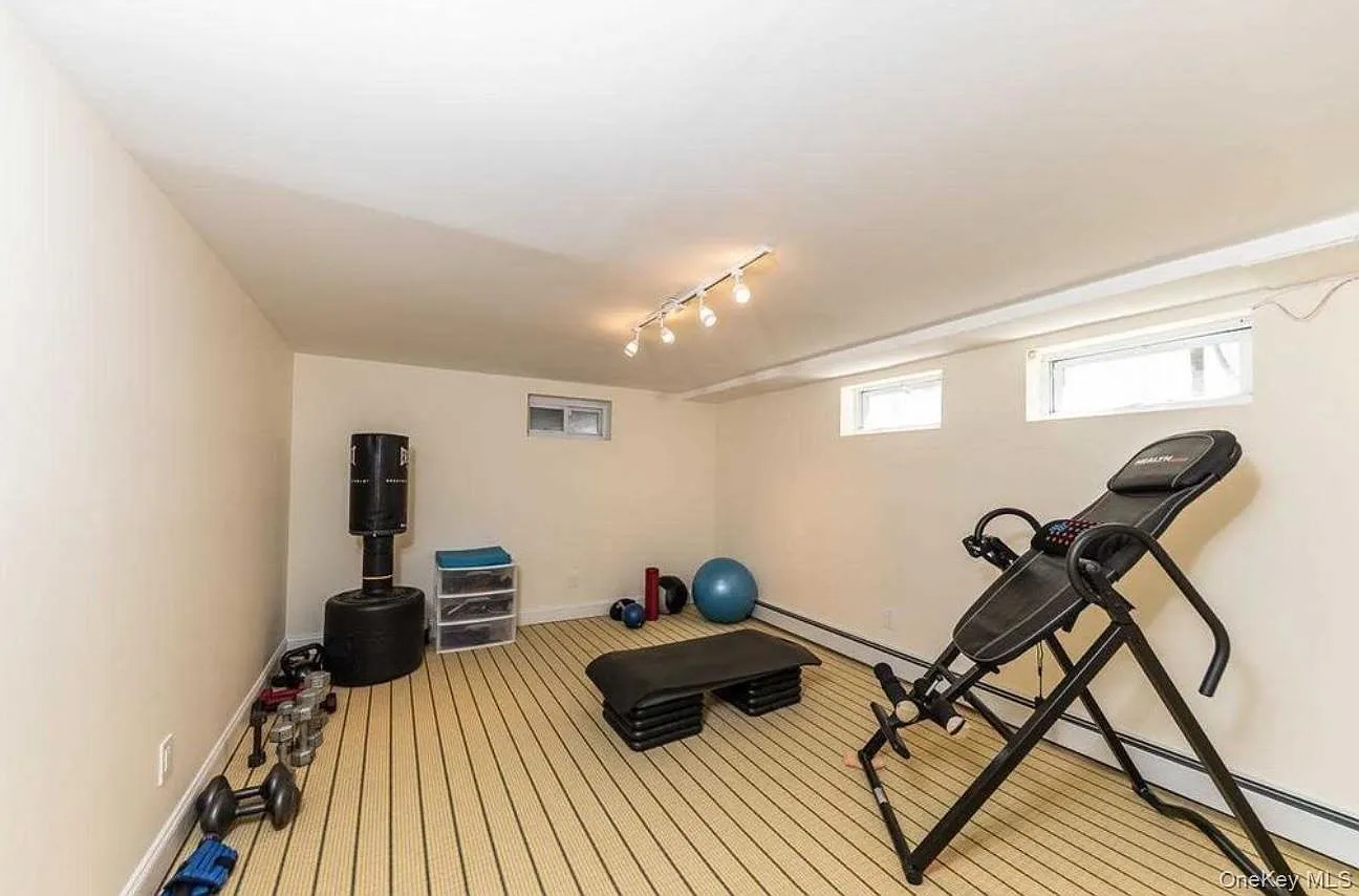 5 bed, 3.0 bath, 2862 sqft, $22,500 — Photo 3
