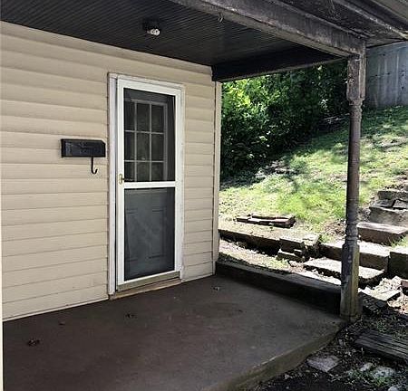 3rd image of 728 S Main St