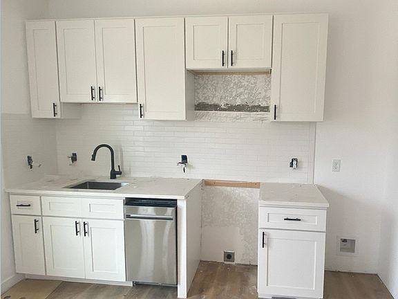4th image of 1234 Lakeview Dr