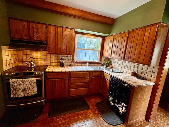 5th image of 754 Oakridge Dr