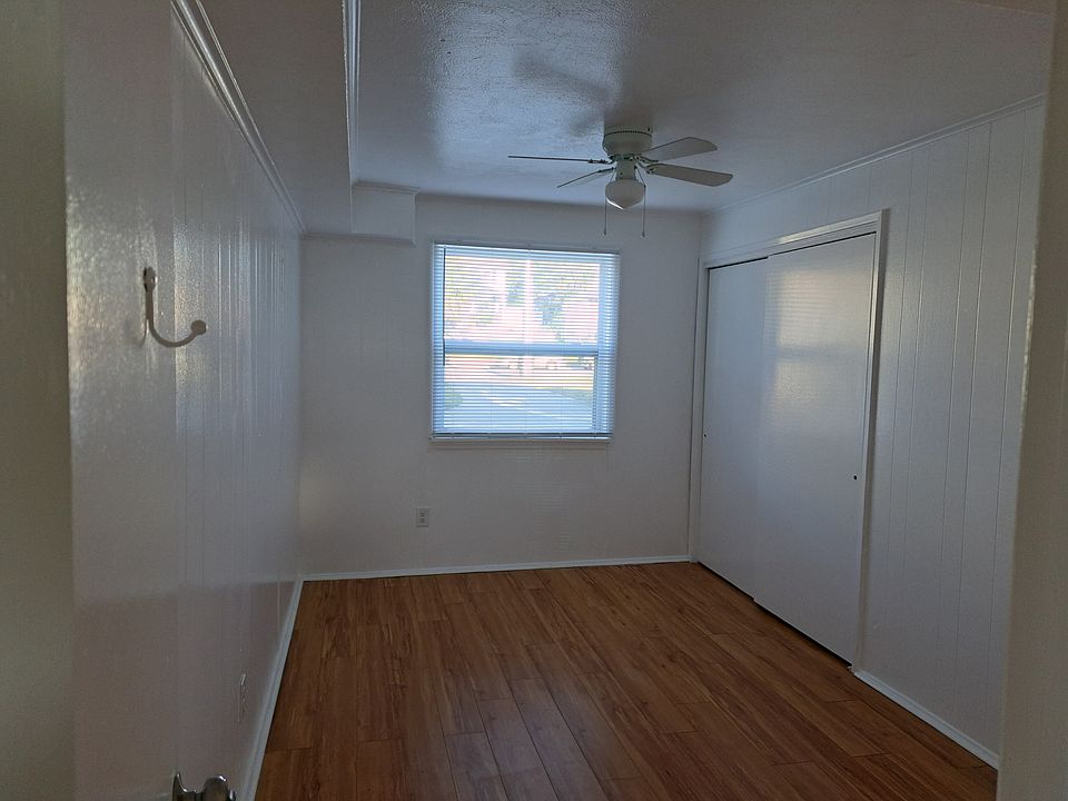 Bedroom with amazing clothes storage closet on the right side
