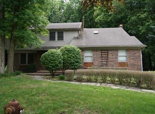 34711 Valley Forge Dr, Farmington Hills, MI 48331