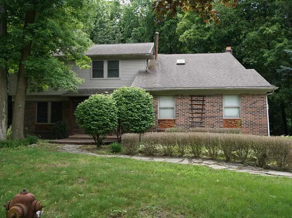 34711 Valley Forge Dr, Farmington Hills, MI 48331