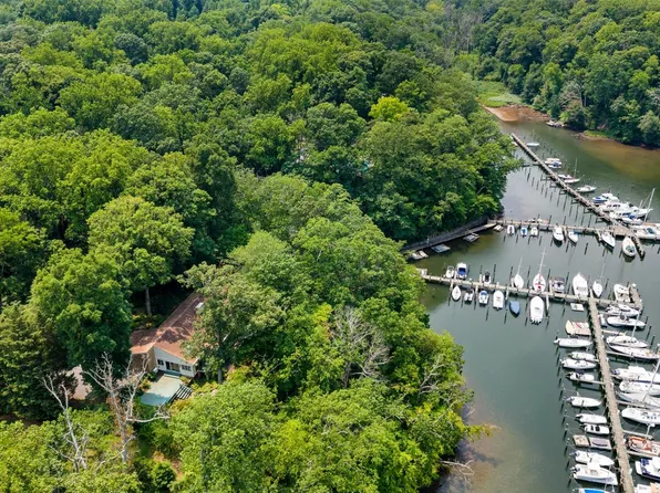 500 Sara Dr, Annapolis, MD 21401