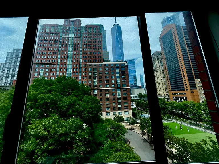 200 Rector Pl #6V — Photo 10