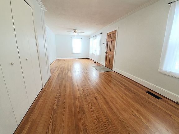 2nd image of 750 Roosevelt St