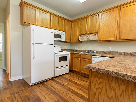 4th image of 2504 Gladiolus St #A