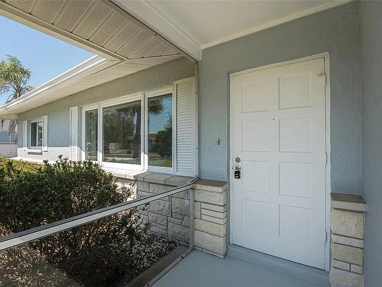 1720 Florence Ave — Photo 3