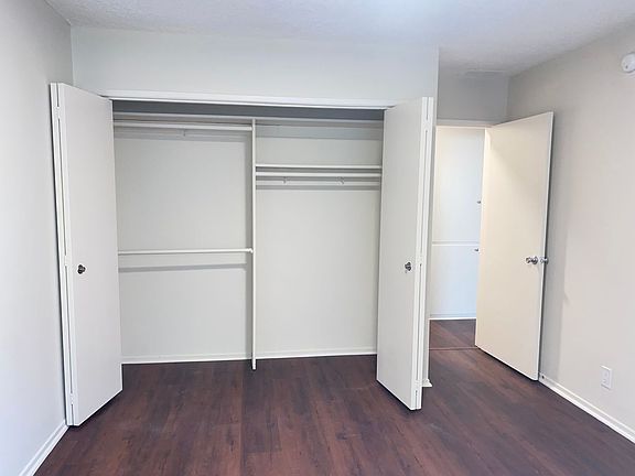4th image of 7011 Lanewood Ave #Y201