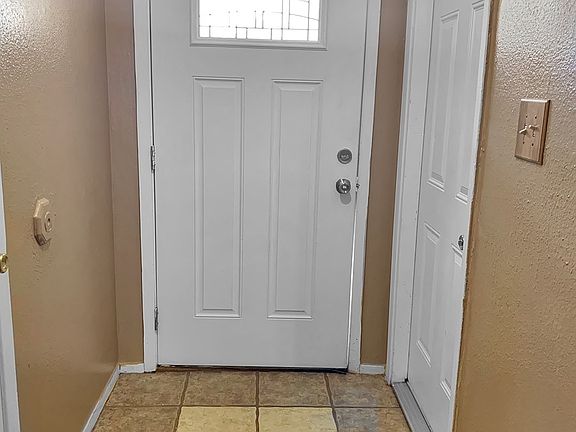 2nd image of 413 Hoover Cir
