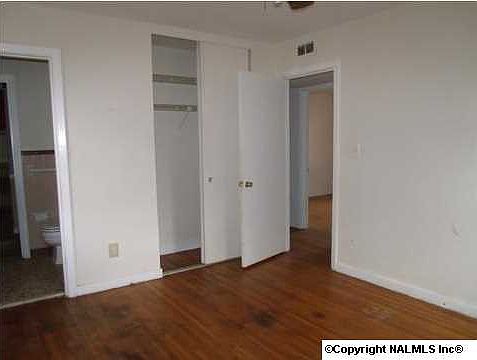 5th image of 3811 Belvoir Dr SW