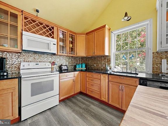 4th image of 57 S Terrace Ave