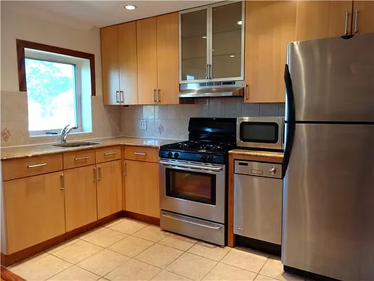 Rented by R New York | media 22