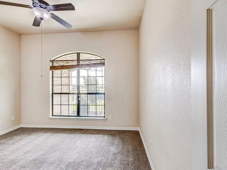 2405 Coy Dr — Photo 26