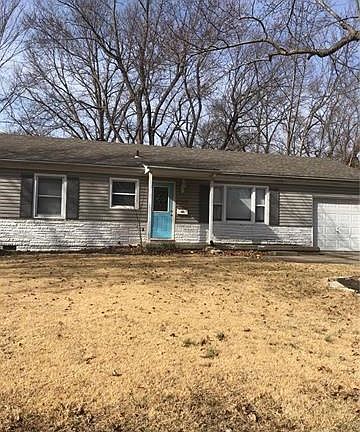 5th image of 8425 W 70th Ter